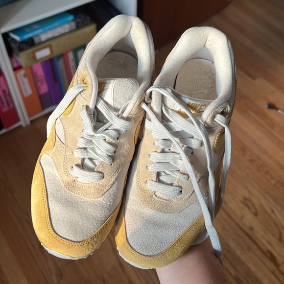 ✨RARE✨ Nike Air Max 90/1 Athletic Shoes 'WHEAT GOLD / GUAVA ICE’ Women's Size 6 - Picture 6 of 10